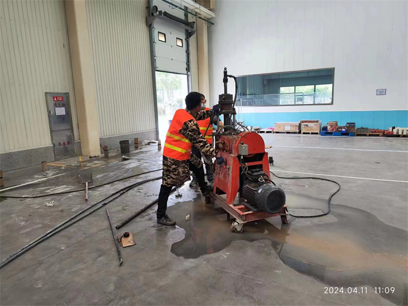 拖市镇厂房地面下沉塌陷注浆加固施工